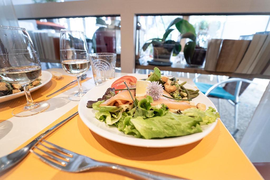 לה סיקווסטרה Logis Hotel- Hotel Restaurant Le Rialto מראה חיצוני תמונה